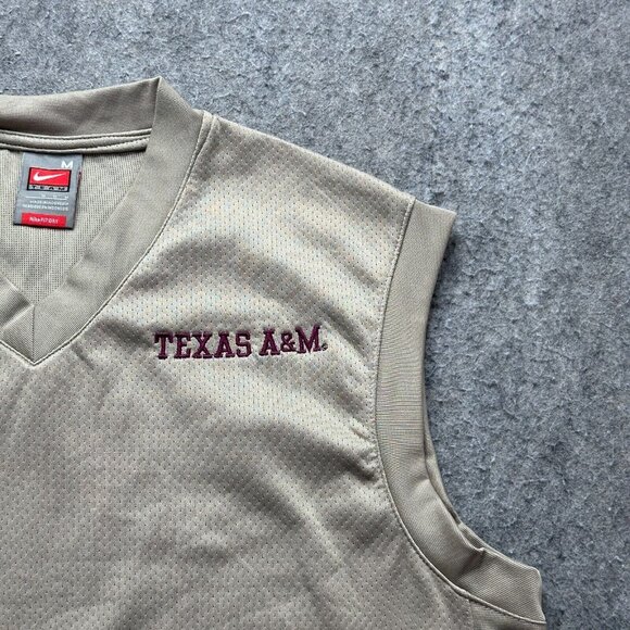 Texas A&M Aggies Nike Sweater Vest Men M Beige Knit Performance Pullover V-Neck - Picture 2 of 12